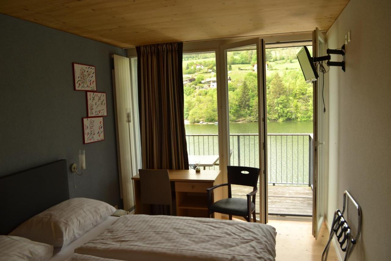 Hotel Les Rives Du Doubs Les Brenets Exteriör bild