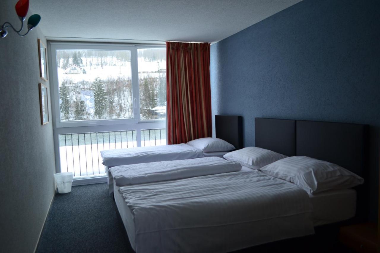 Hotel Les Rives Du Doubs Les Brenets Exteriör bild