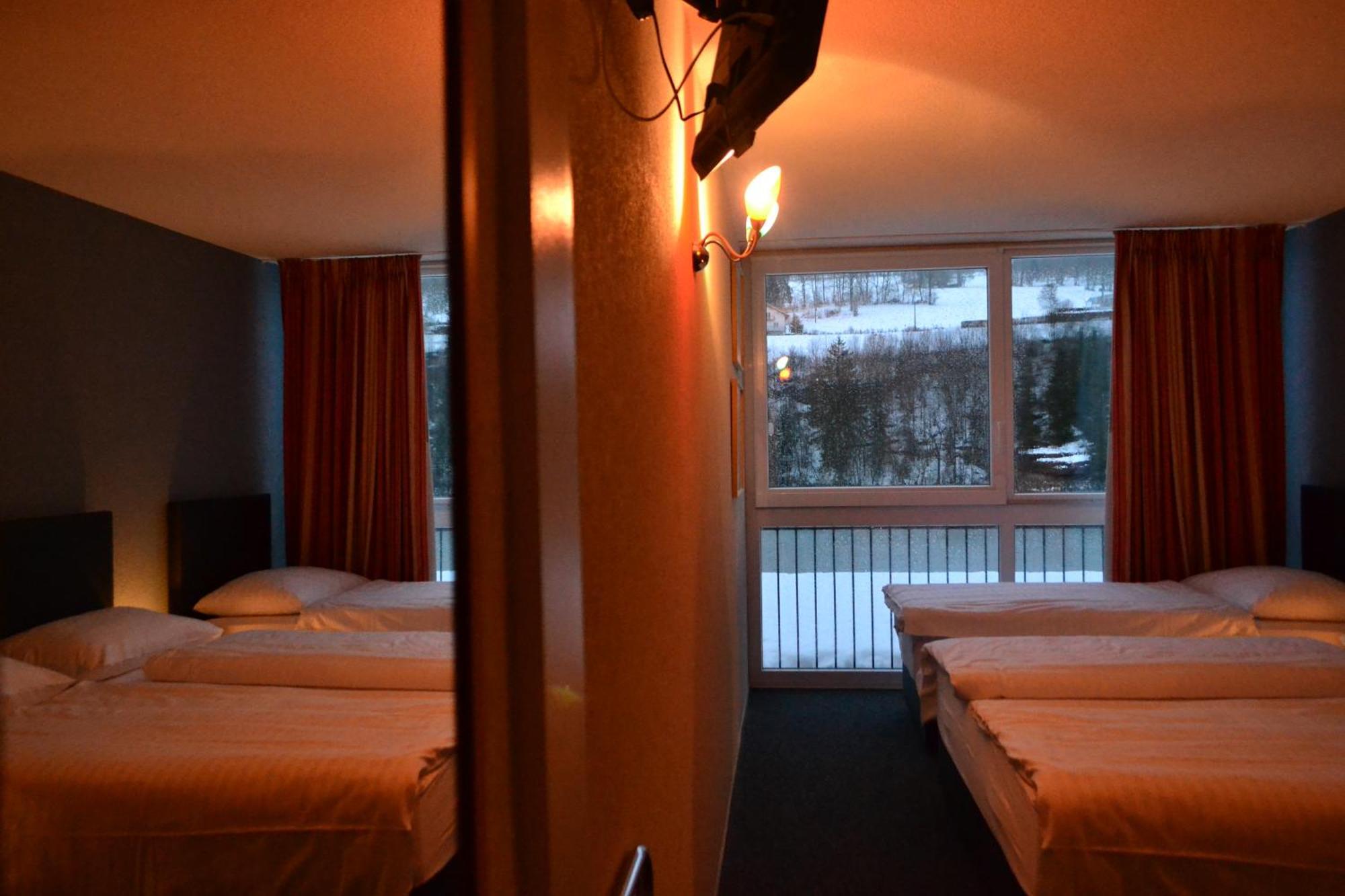 Hotel Les Rives Du Doubs Les Brenets Exteriör bild