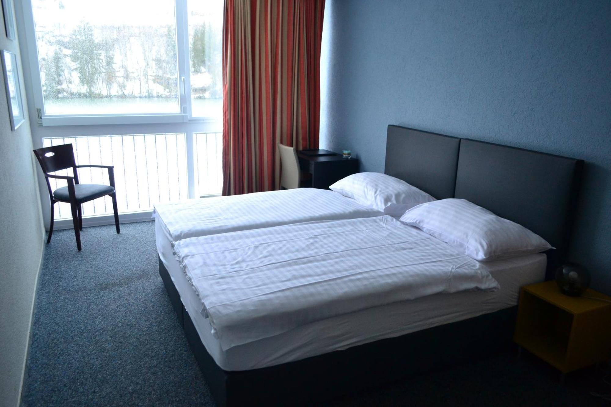 Hotel Les Rives Du Doubs Les Brenets Exteriör bild