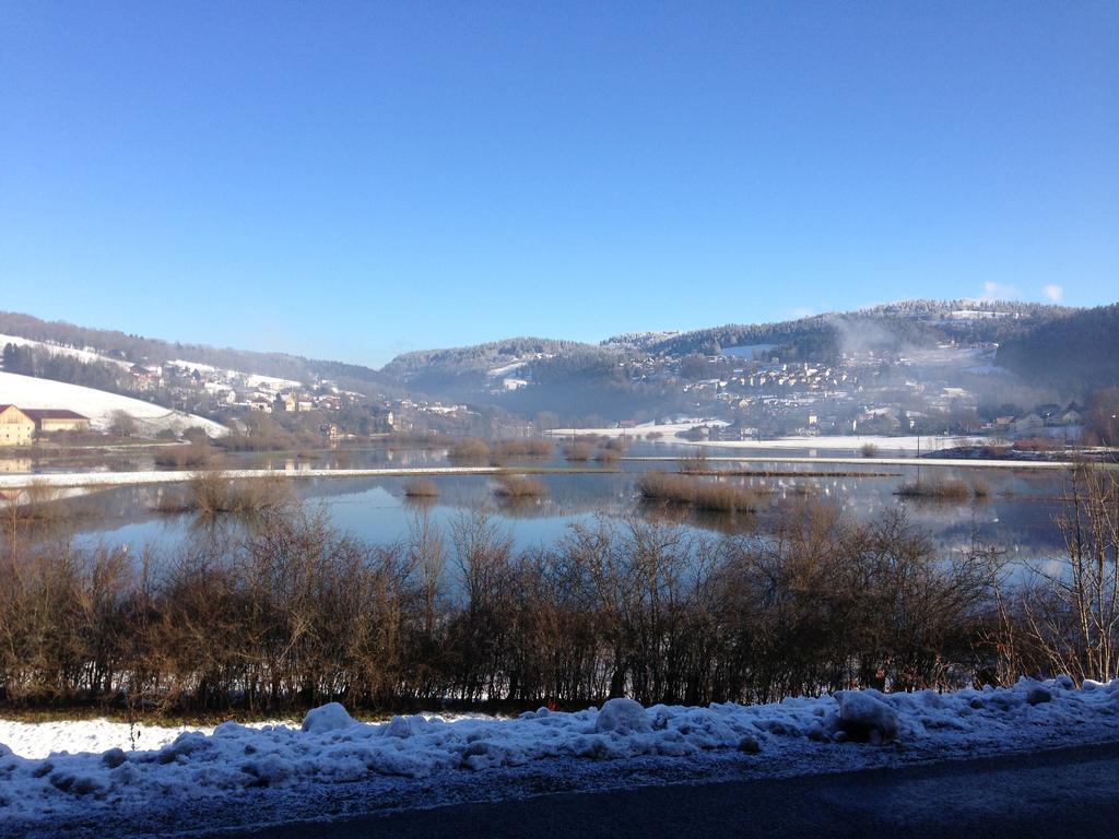 Hotel Les Rives Du Doubs Les Brenets Exteriör bild