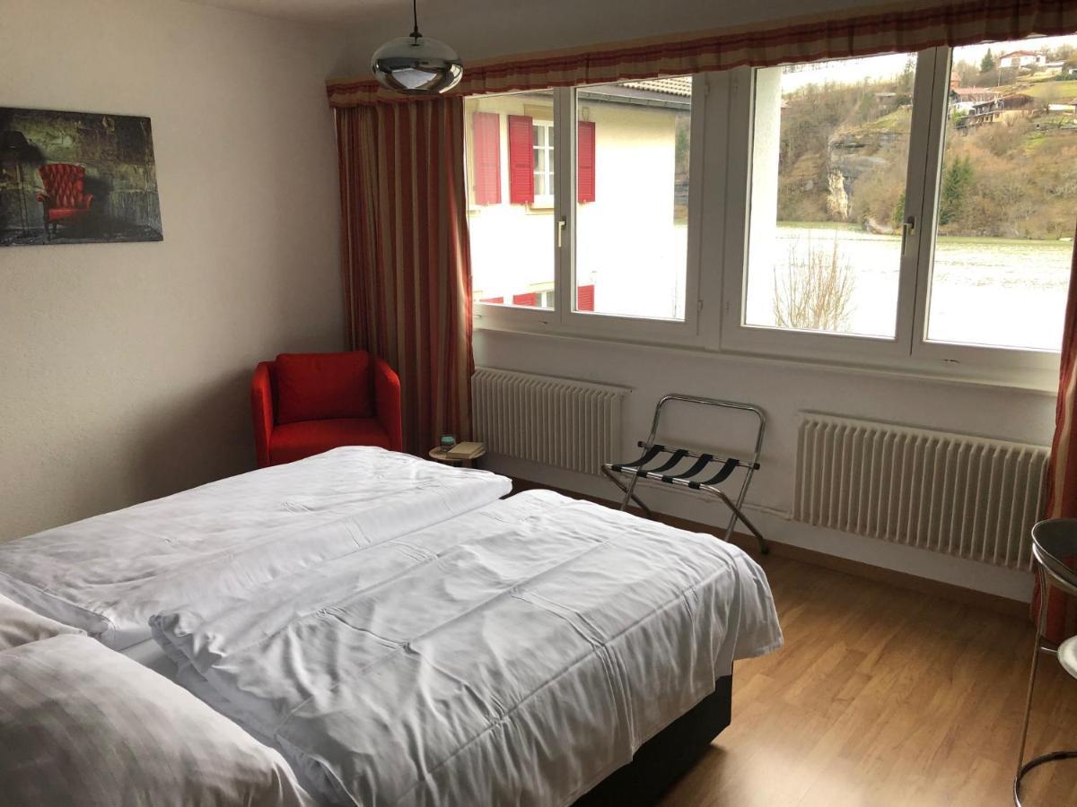 Hotel Les Rives Du Doubs Les Brenets Exteriör bild