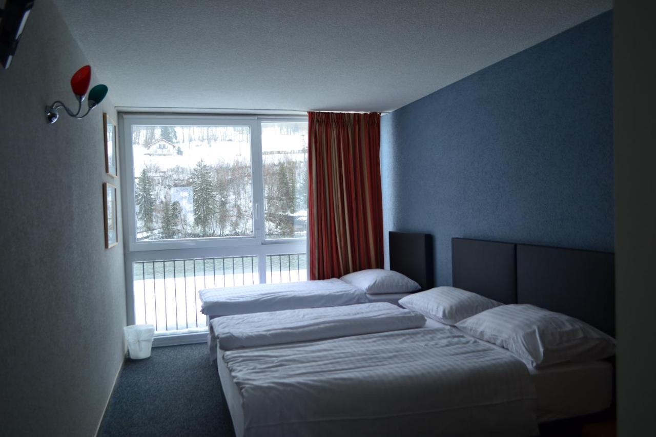 Hotel Les Rives Du Doubs Les Brenets Exteriör bild