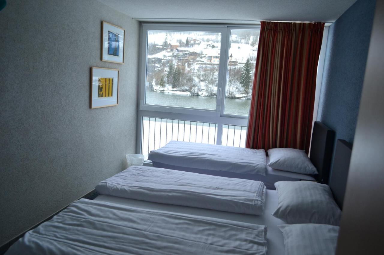 Hotel Les Rives Du Doubs Les Brenets Exteriör bild
