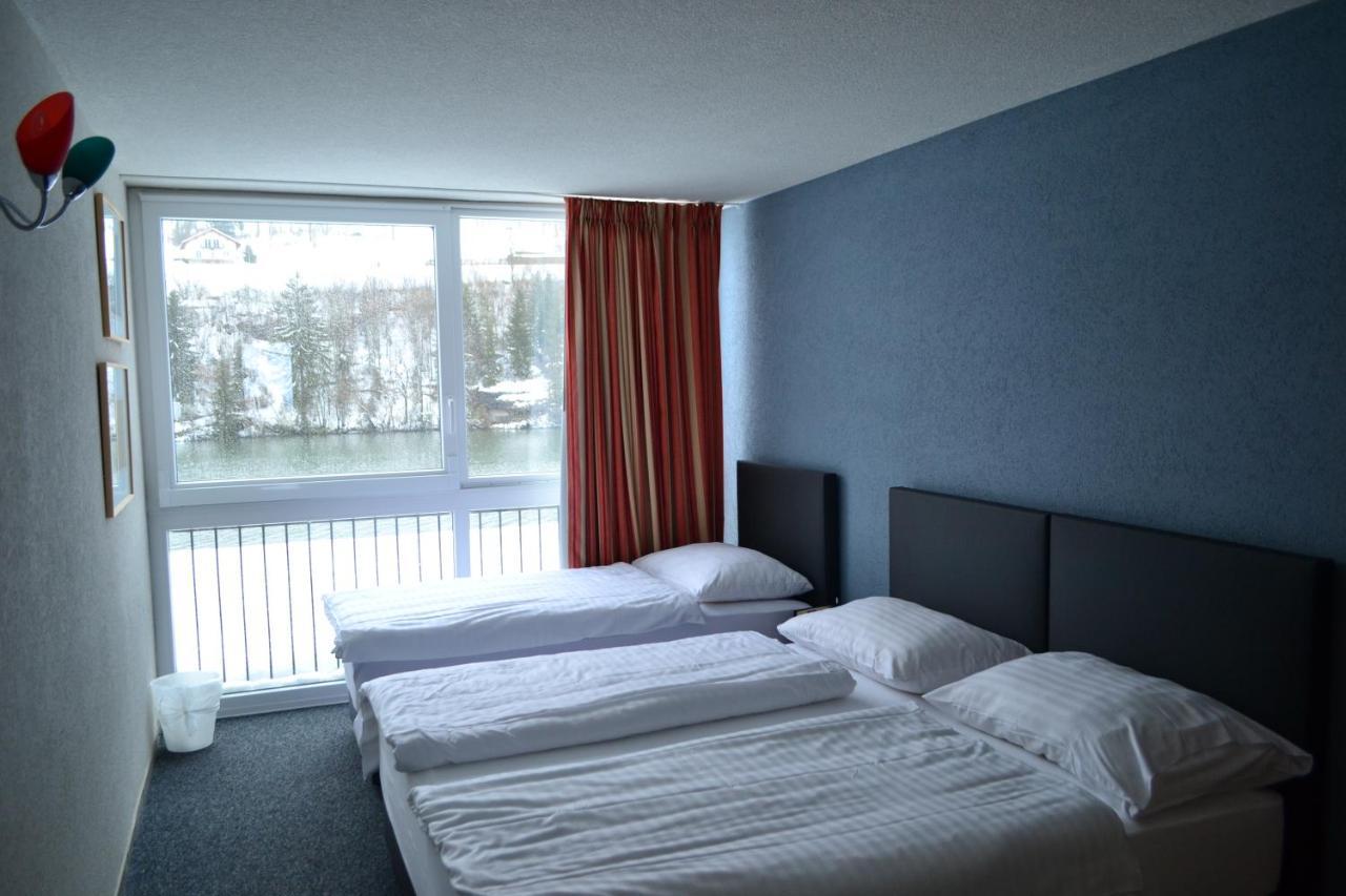 Hotel Les Rives Du Doubs Les Brenets Exteriör bild