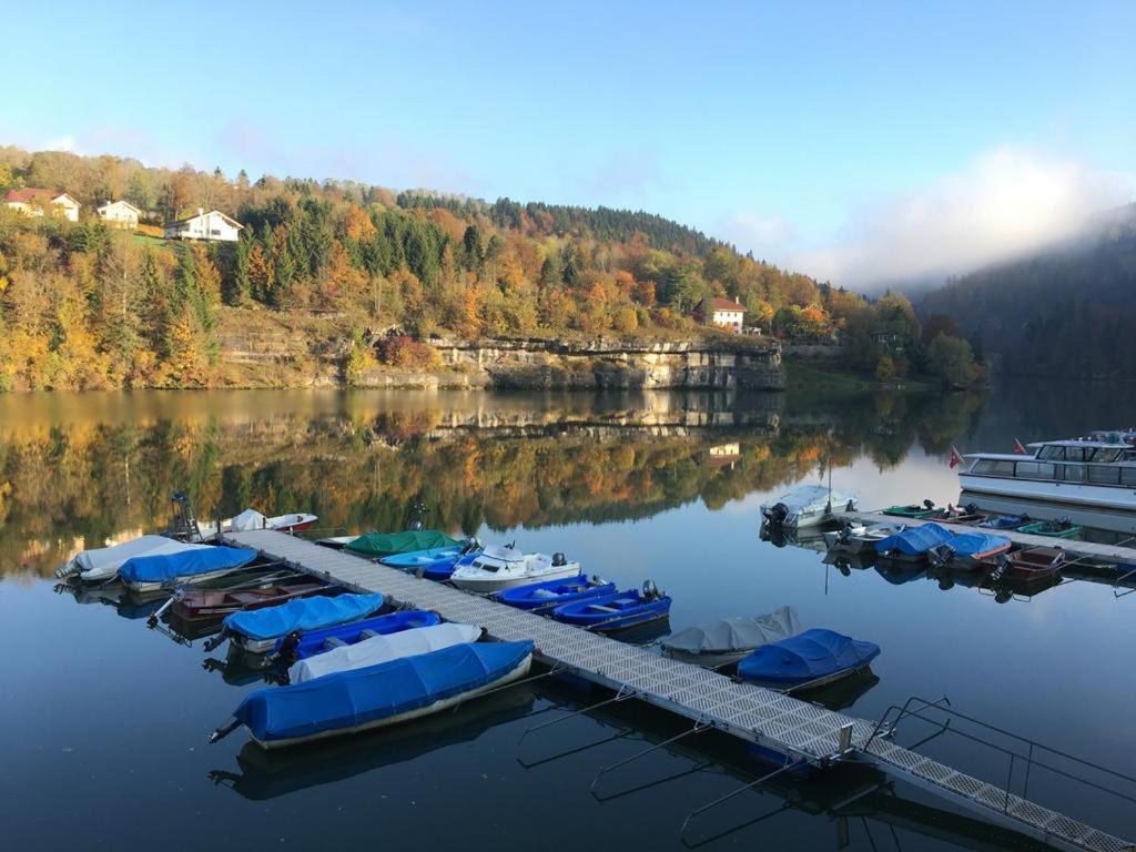 Hotel Les Rives Du Doubs Les Brenets Exteriör bild